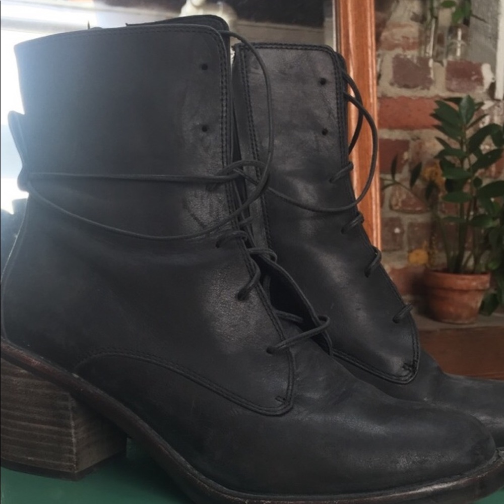 EXCELLENT UGG ORAYA COMBAT BOOTS